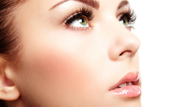 Kim´s Beauty Brows & Lashes, Gelaatsbehandeling (60 min) of