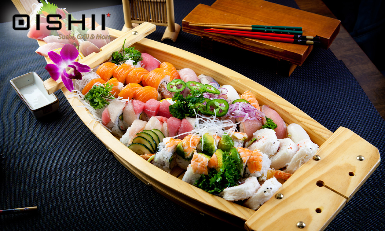 Sushiboot voor 2 personen (46 stuks) + mini-loempia's voor afhaal of dine-in bij Oishii